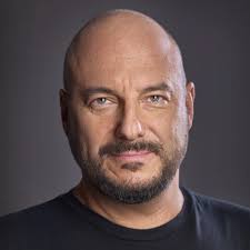 Piotr Gąsowski – Legendarny Prezenter Telewizyjny