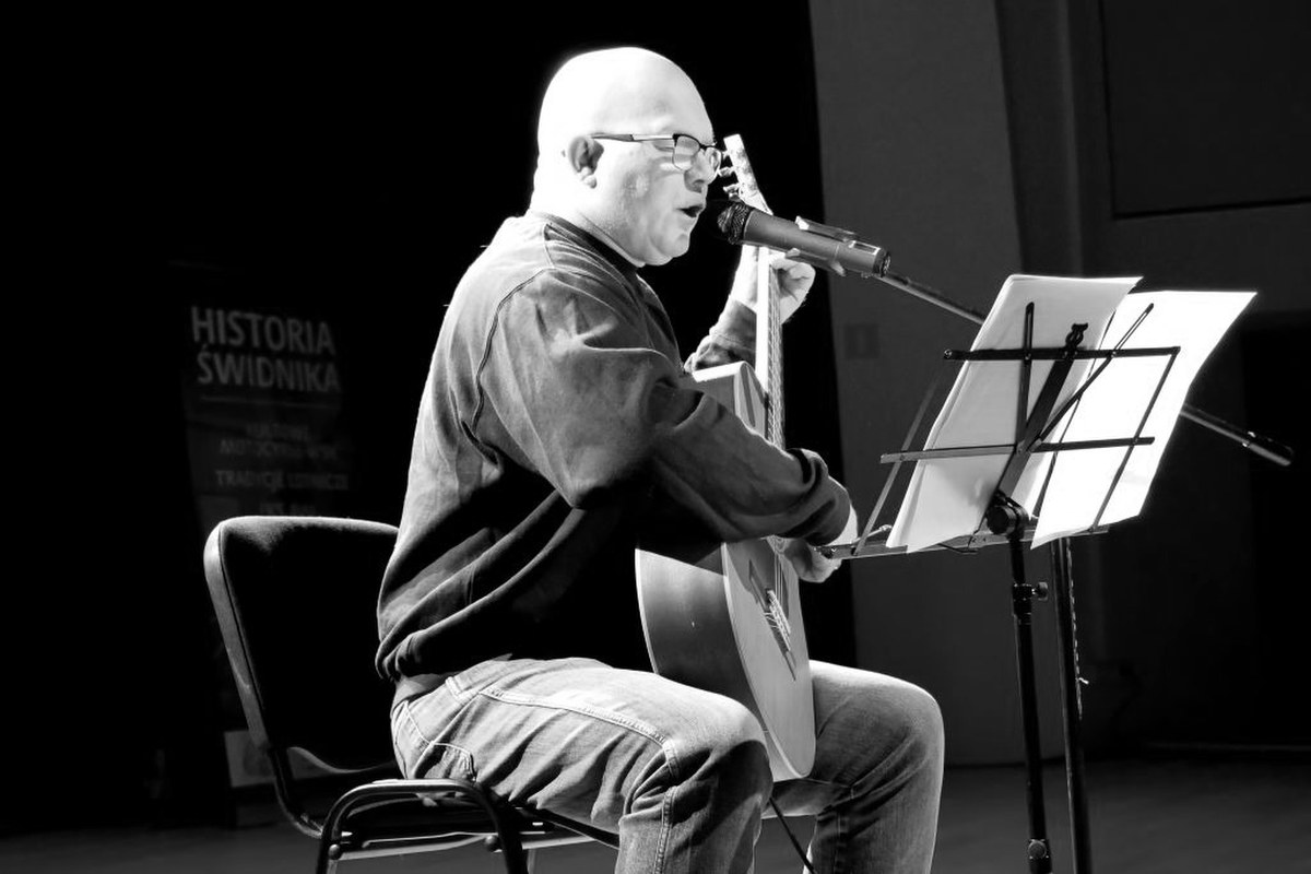 Andrzej Kołakowski: Wybitny Poeta na Polskiej Scenie Literackiej