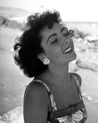 Elizabeth Taylor: Życie i Dziedzictwo Ikony Hollywood