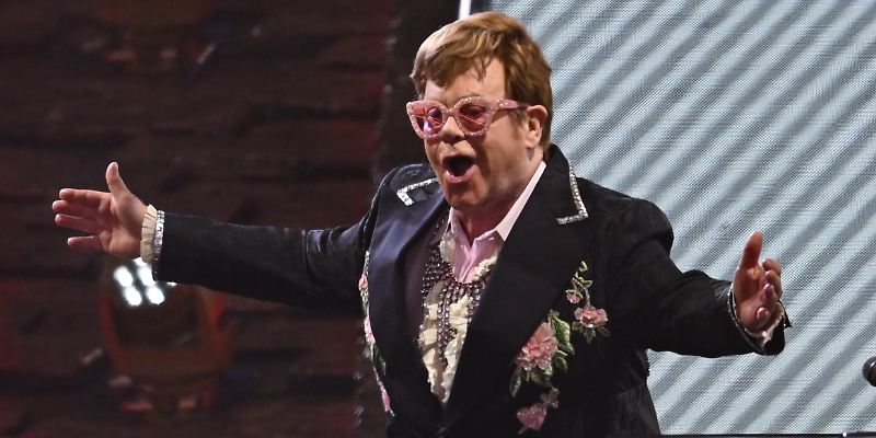 Elton John: Muzyczna Ikona i Jej Dziedzictwo