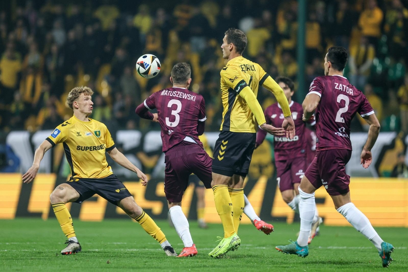GKS Katowice kontra Korona Kielce: emocje na stadionie