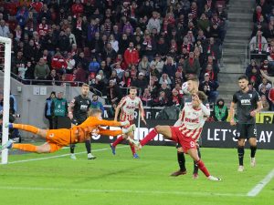 Przegląd meczu Köln - Augsburg w Mistrzostwach Niemiec