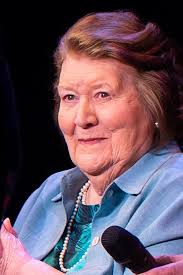 Patricia Routledge - Życie i Kariera Legendy Teatru