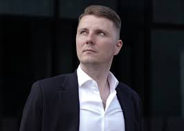 Piotr Korczarowski - Twórca łączący tradycję z nowoczesnością