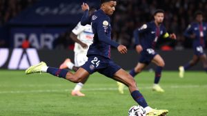 Zacięty mecz PSG z RC Strasbourg - Kluczowe momenty i analiza