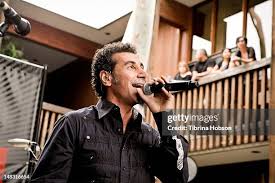 Serj Tankian: Wpływowy Artysta i Aktywista