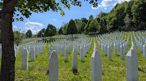 Srebrenica: Pamięć o tragedii i jej znaczenie dla historii