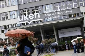 Uken zamknął kierunek: co to oznacza dla studentów?