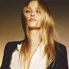 Vanessa Paradis: Ikona Francuskiej Muzyki i Aktorstwa
