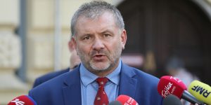 Waldemar Żurek: Wpływowy Prawnik i Jego Osiągnięcia