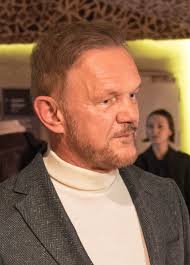 Cezary Pazura: Ikona Polskiego Kina i Teatru