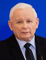 Jarosław Kaczyński w centrum politycznych wydarzeń - napięcia w PiS i nowe wyzwania