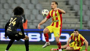 Korona Kielce – Wisła Płock: Dramatyczny remis 1:1 wysyła Nafciarzy na szczyt