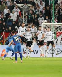 Legia Warszawa – Piast Gliwice: Dramatyczna Porażka i Historyczna Seria Bez Wygranej
