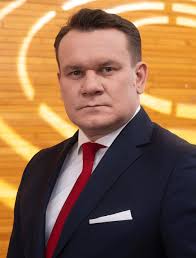Dominik Tarczyński: polityk i eurodeputowany – kariera i wpływ