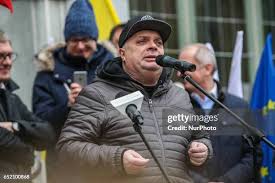 Krzysztof Skiba: kariera, kontrowersje i wpływ na polską kulturę