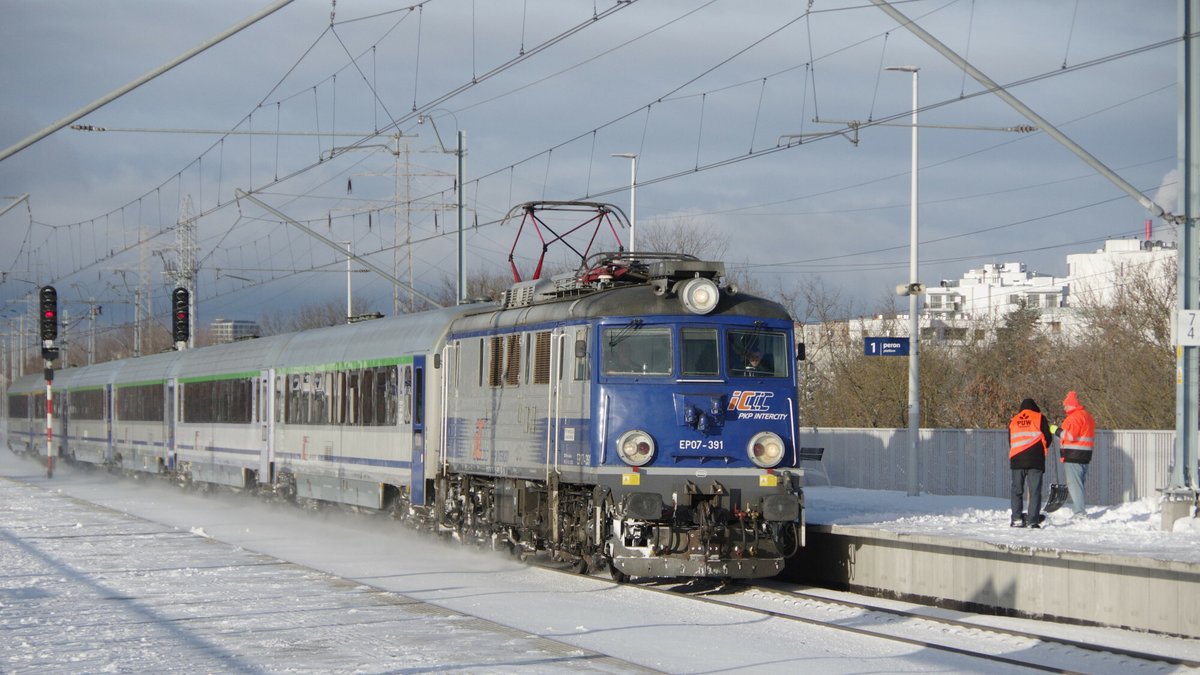 PKP odwołane pociągi: co warto wiedzieć o bieżących utrudnieniach