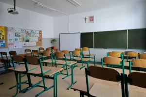 Szkoły zawieszają zajęcia w regionach: Nidzica i Kozłowo