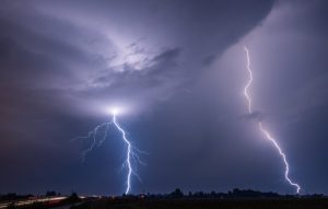 Burza w lutym: zimowy sztorm w Polsce