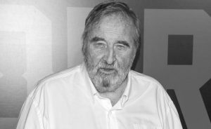 Krzysztof Kowalewski i tożsamość w mediach