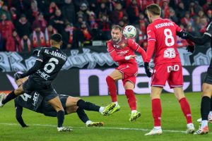 widzew łódź – cracovia: derby w polskiej lidze — relacja i znaczenie