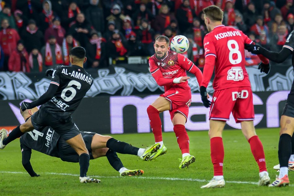 widzew łódź – cracovia: derby w polskiej lidze — relacja i znaczenie