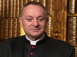 Ksiądz Waldemar Cisło w roli duchowieństwa i pomocy społecznej