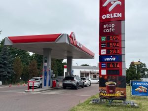 Ceny paliw na stacjach: czynniki kształtujące ceny i praktyczne wskazówki