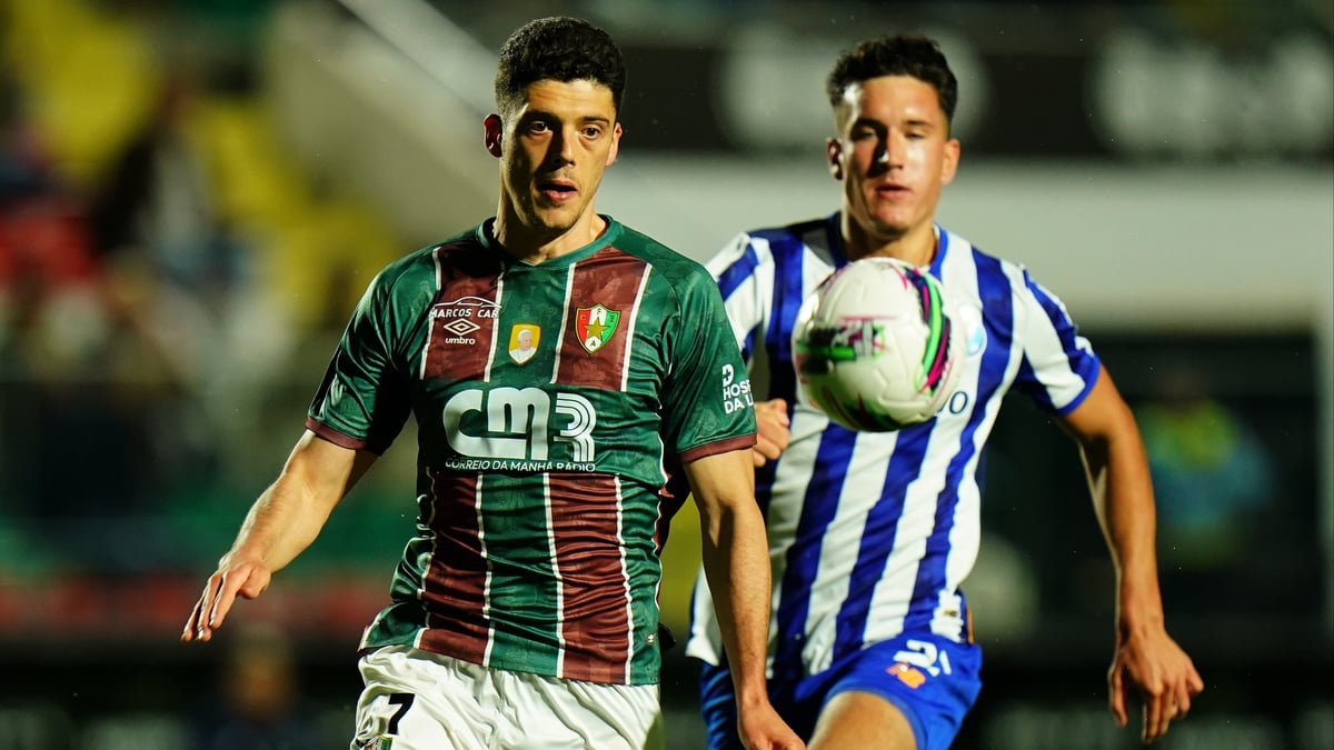 Oskar Pietuszewski wywalczył karnego w meczu Estrela Amadora – Porto
