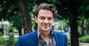 Marcin Kwaśny – aktor, scenarzysta i reżyser z Tarnowa