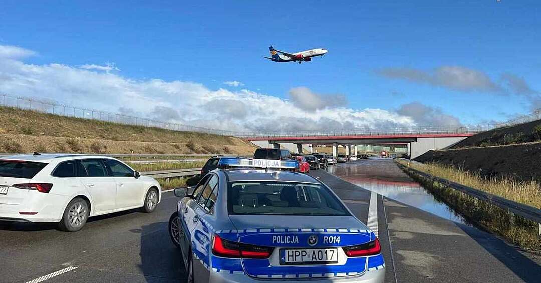 Samolot na autostradzie A1: co wiemy i co to znaczy