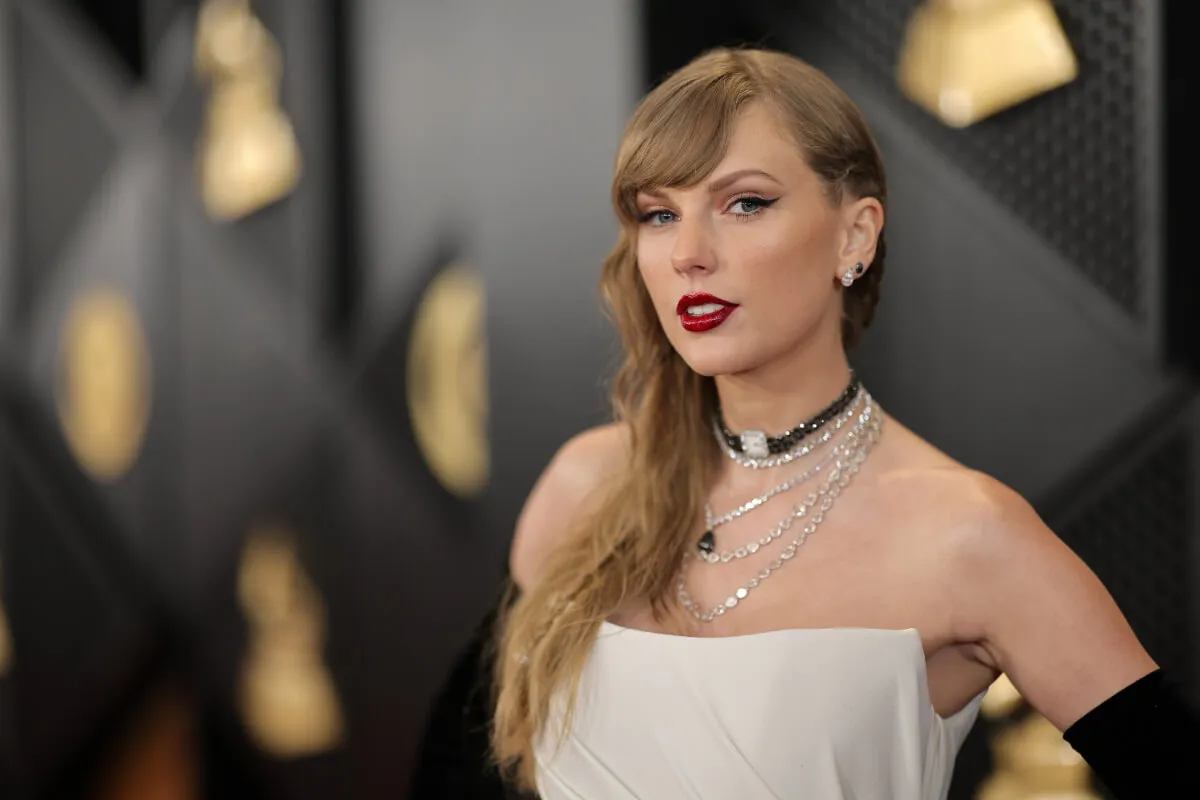 Taylor Swift w sukni Dior na ślubie z Travisem Kelce