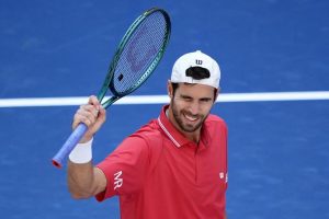 Karen Khachanov po pięciosetowym boju awansuje w US Open